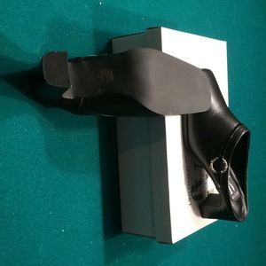 A J Valenci Slip on like new